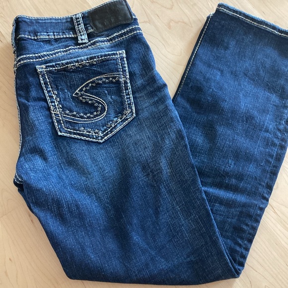 Suki- Straight Short Length - Picture 2 of 6